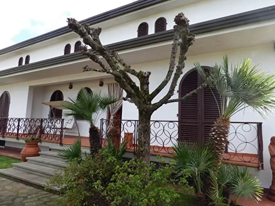 Immagine 44 di Villa in vendita  a Capannori