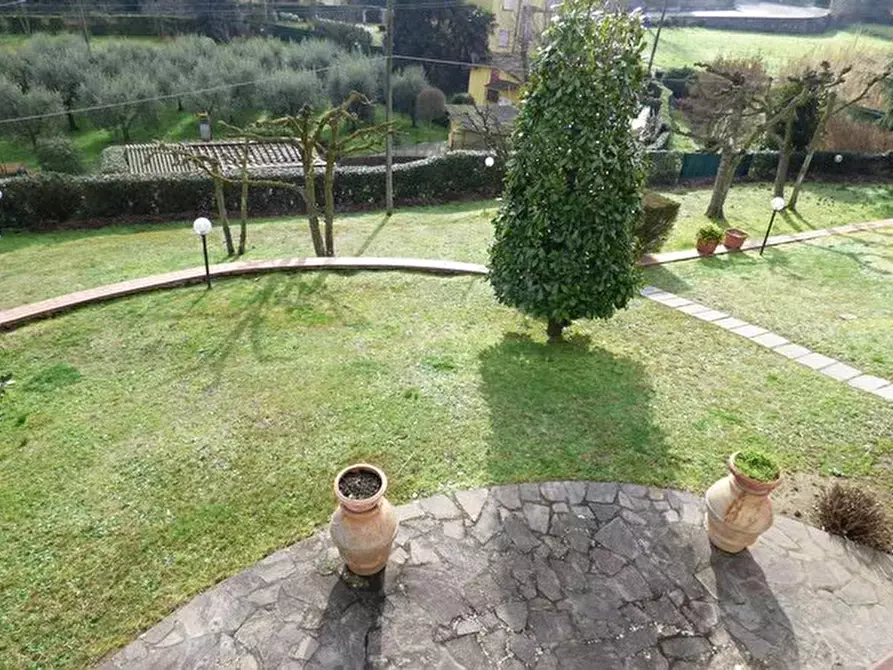 Immagine 35 di Villa in vendita  a Capannori