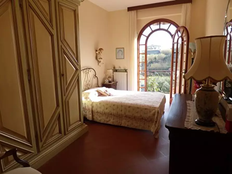 Immagine 33 di Villa in vendita  a Capannori