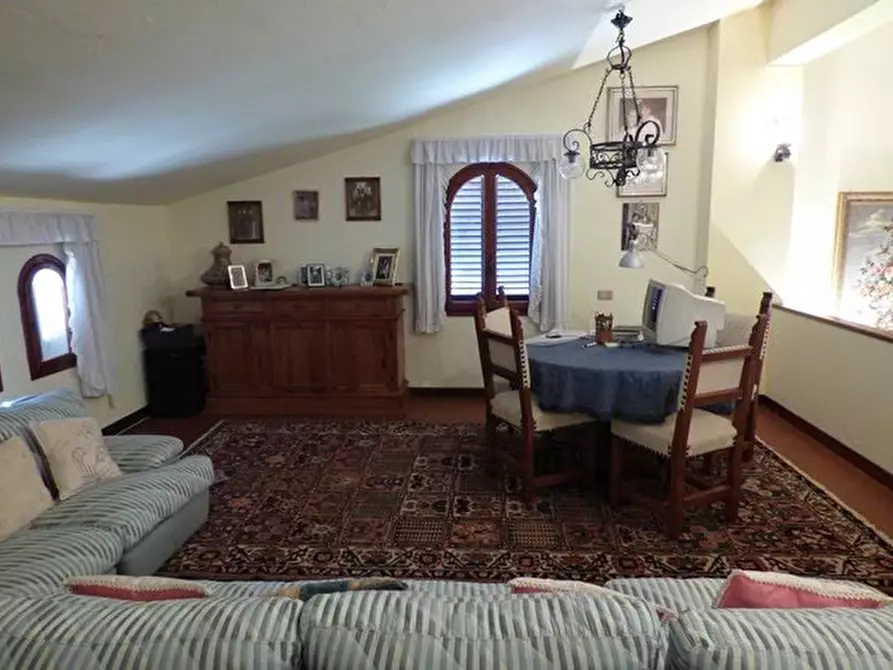 Immagine 13 di Villa in vendita  a Capannori