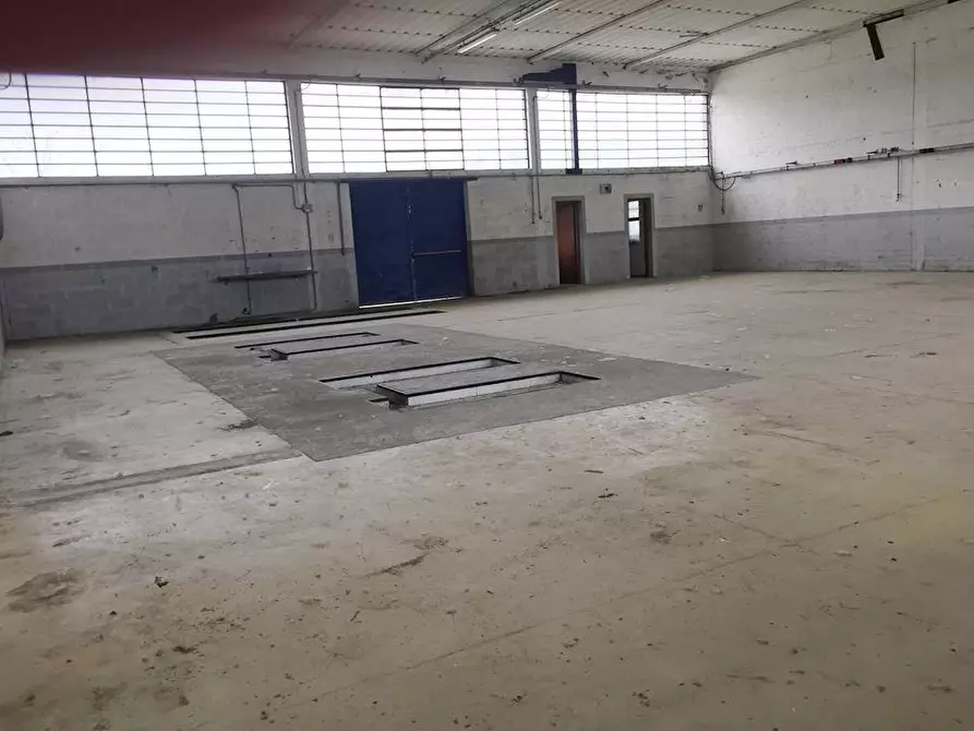 Immagine 2 di Capannone industriale in affitto  a Porcari