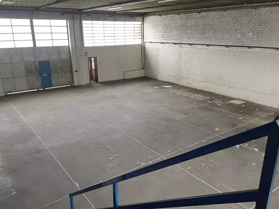 Immagine 2 di Capannone industriale in affitto  a Porcari