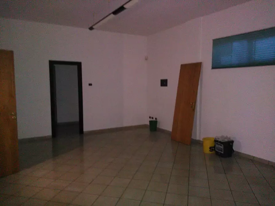 Immagine 2 di Locale commerciale in vendita  a Empoli