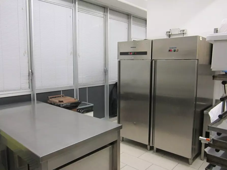 Immagine 6 di Attività commerciale in vendita  a Pisa