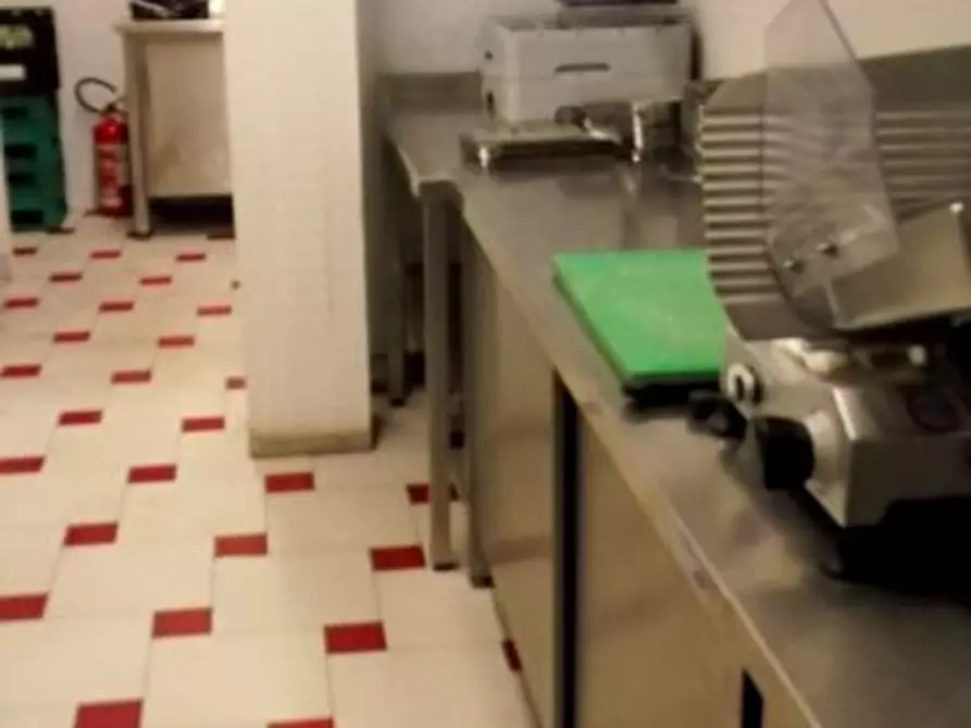 Immagine 4 di Bar / Ristorante in vendita  a Cascina