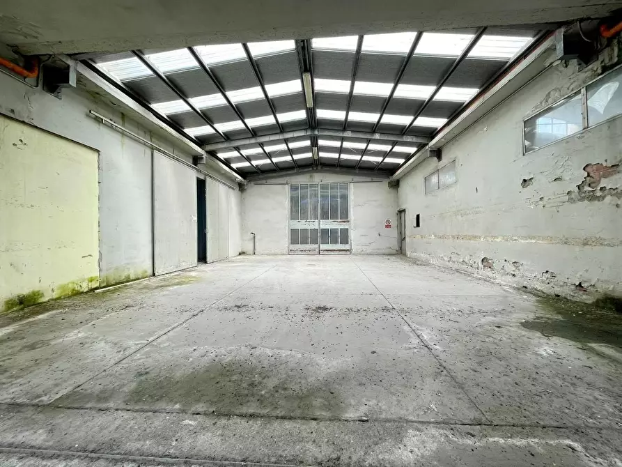 Immagine 2 di Capannone industriale in vendita  a Porcari