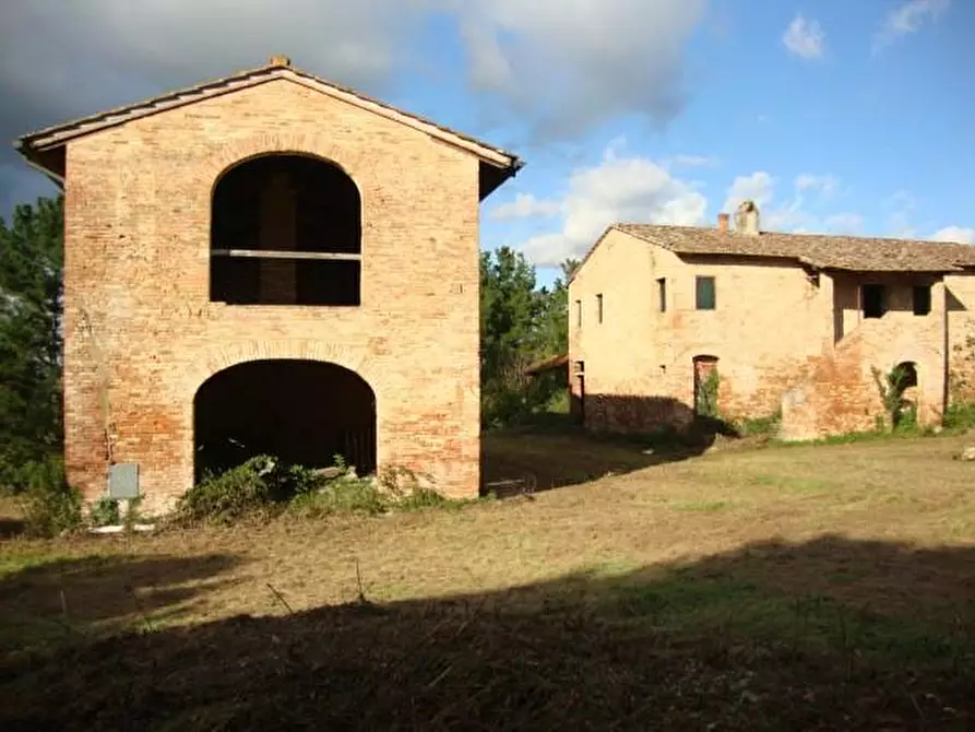 Immagine 1 di Casa colonica in vendita  a Pontedera