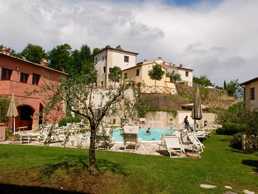 Immagine 1 di Casa colonica in vendita  a Gambassi Terme