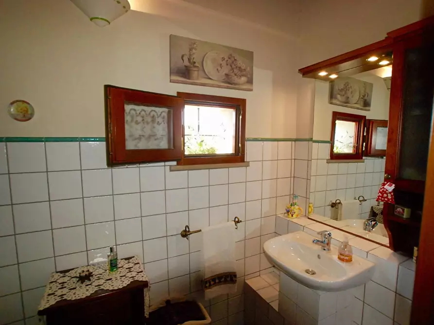 Immagine 10 di Casa colonica in vendita  a Gambassi Terme