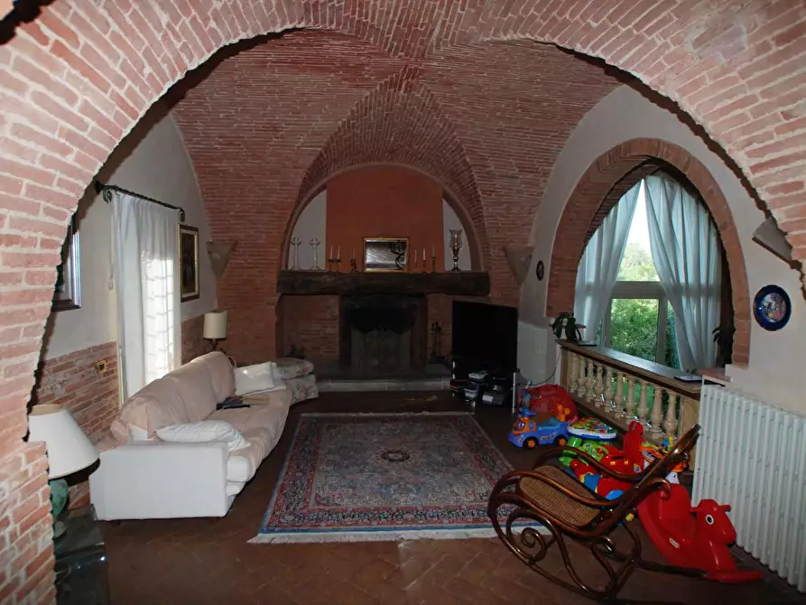 Immagine 11 di Casa colonica in vendita  a Pontedera