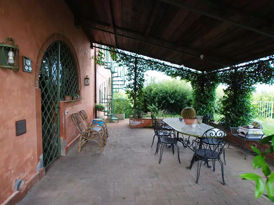 Immagine 4 di Casa colonica in vendita  a Pontedera