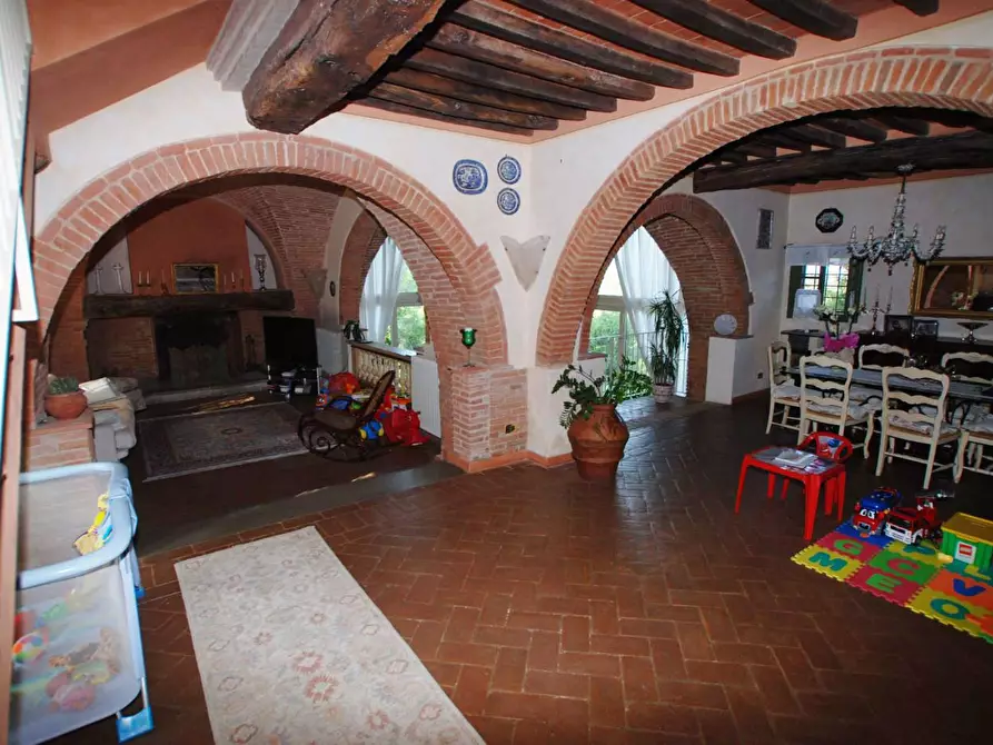 Immagine 13 di Casa colonica in vendita  a Pontedera