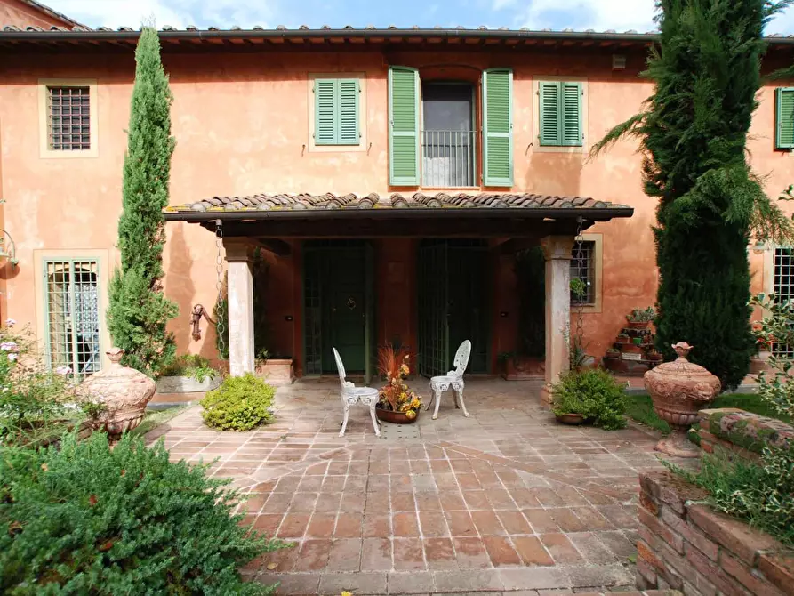 Immagine 2 di Casa colonica in vendita  a Pontedera
