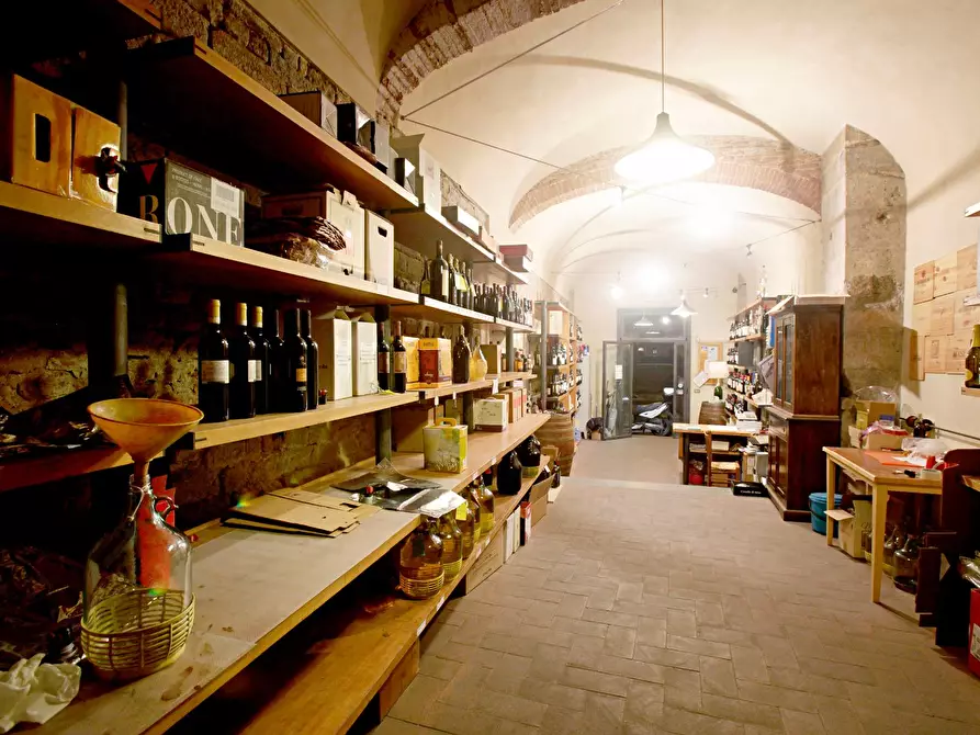 Immagine 5 di Locale commerciale in vendita  a Pisa