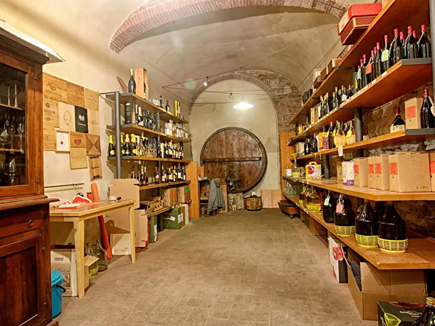 Immagine 3 di Locale commerciale in vendita  a Pisa