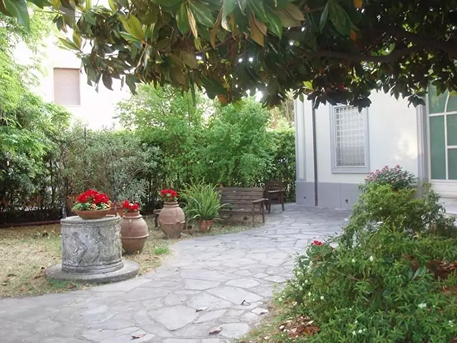 Immagine 2 di Appartamento in affitto  a Massa