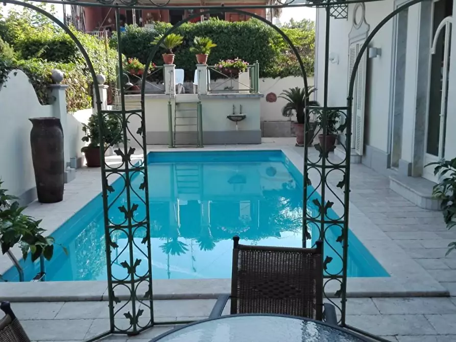 Immagine 12 di Appartamento in affitto  a Massa