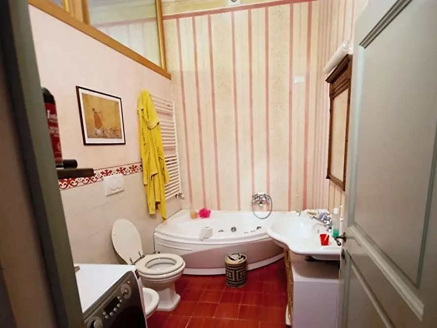 Immagine 11 di Appartamento in vendita  a Colle Di Val D'elsa