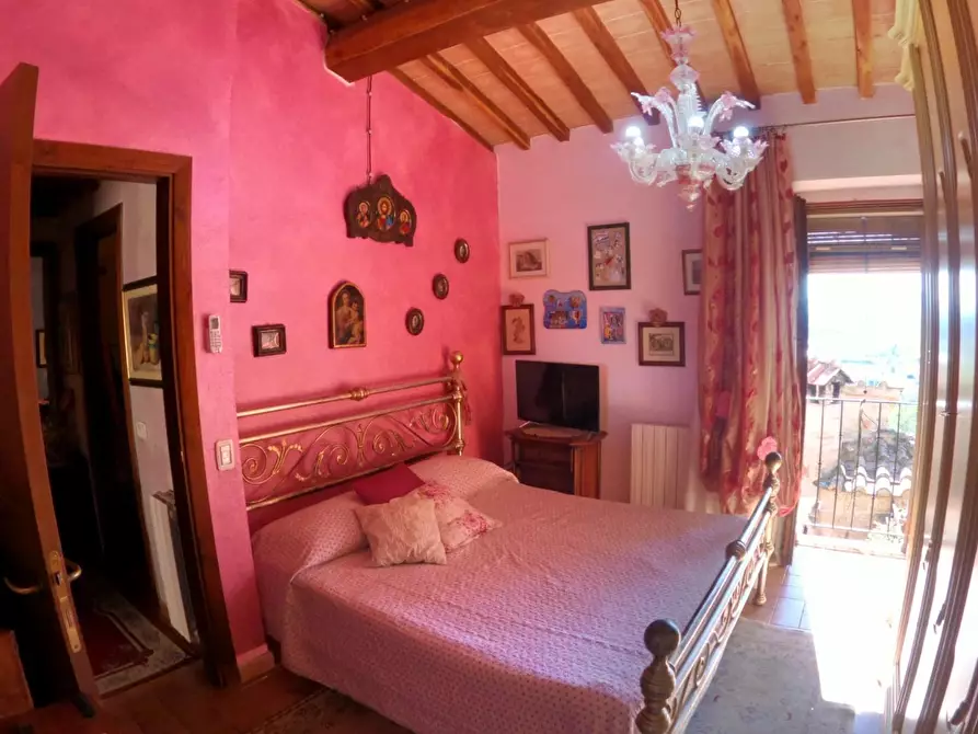 Immagine 14 di Porzione di casa in vendita  a Casole D'elsa