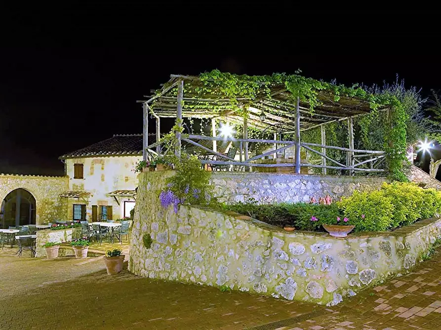 Immagine 8 di Casa colonica in vendita  a Monteriggioni