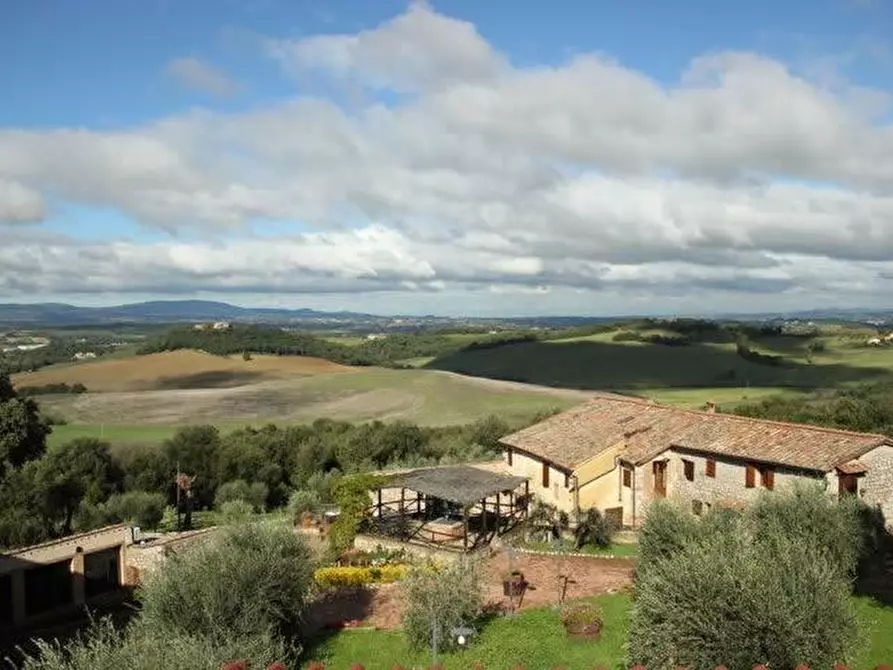 Immagine 12 di Casa colonica in vendita  a Monteriggioni