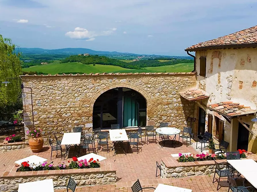 Immagine 4 di Casa colonica in vendita  a Monteriggioni