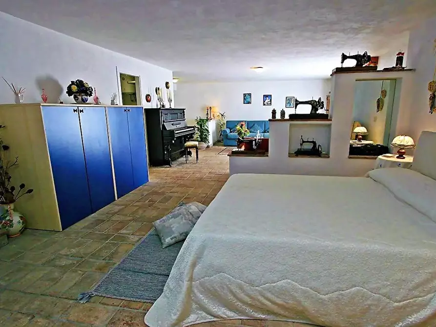 Immagine 35 di Casa colonica in vendita  a Volterra