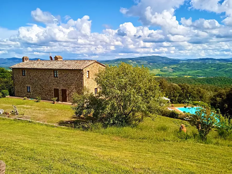 Immagine 2 di Casa colonica in vendita  a Volterra