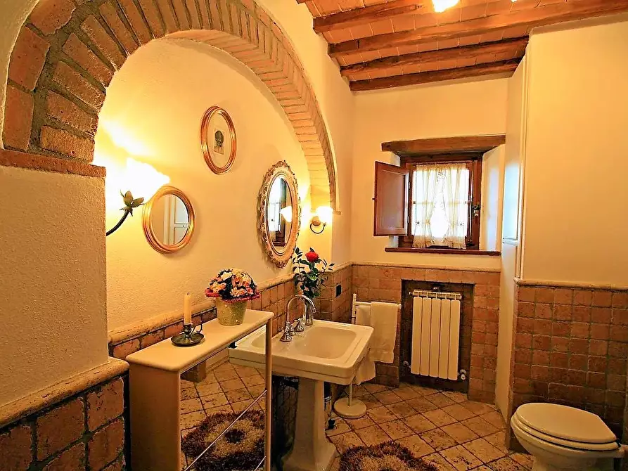 Immagine 27 di Casa colonica in vendita  a Volterra