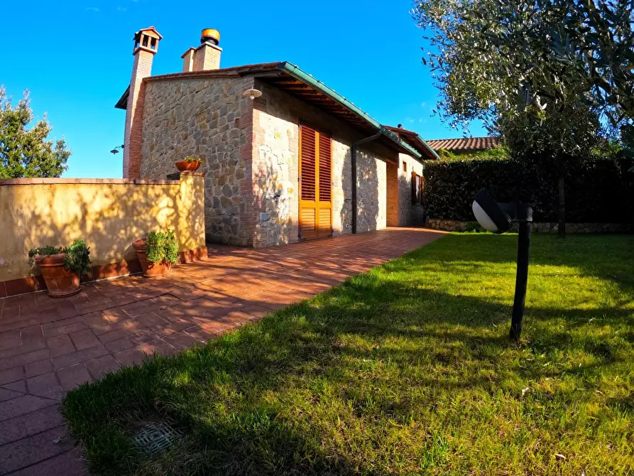 Immagine 1 di Villa in vendita  a Casole D'elsa