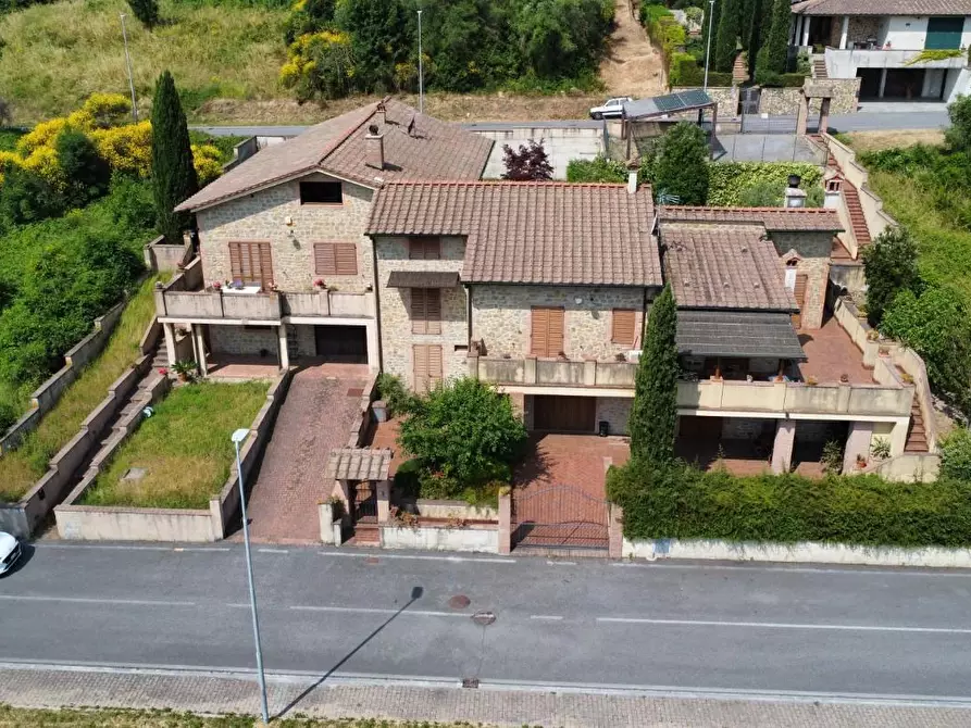 Immagine 2 di Villa in vendita  a Casole D'elsa