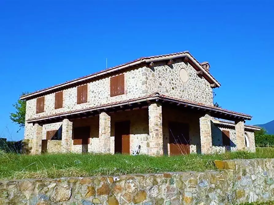 Immagine 19 di Azienda agricola in vendita  a Castel Del Piano