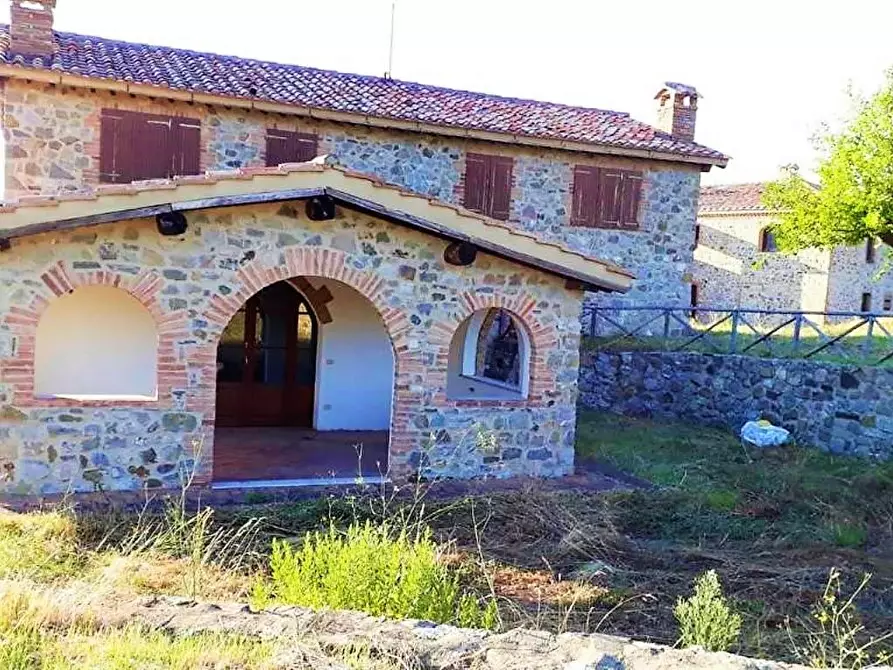 Immagine 3 di Azienda agricola in vendita  a Castel Del Piano