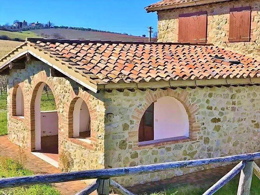 Immagine 5 di Azienda agricola in vendita  a Castel Del Piano