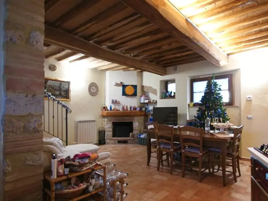 Immagine 2 di Porzione di casa in vendita  a Casole D'elsa