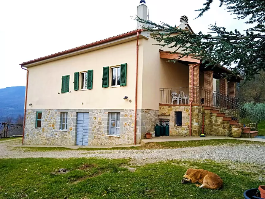 Immagine 1 di Casa colonica in vendita  a Castelnuovo Val Di Cecina