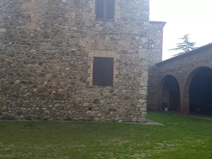Immagine 2 di Casa colonica in vendita  a Murlo