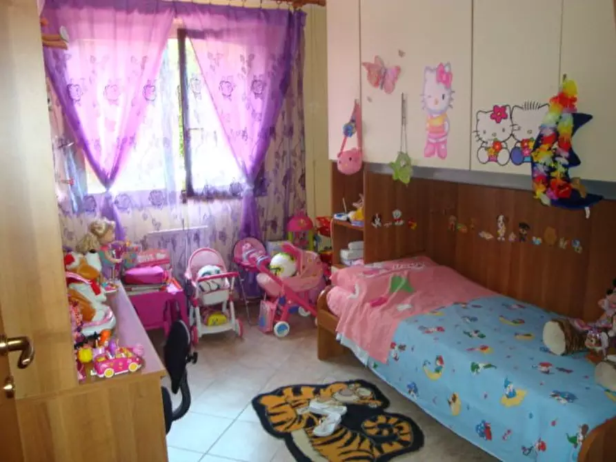 Immagine 5 di Appartamento in vendita  a Lucca