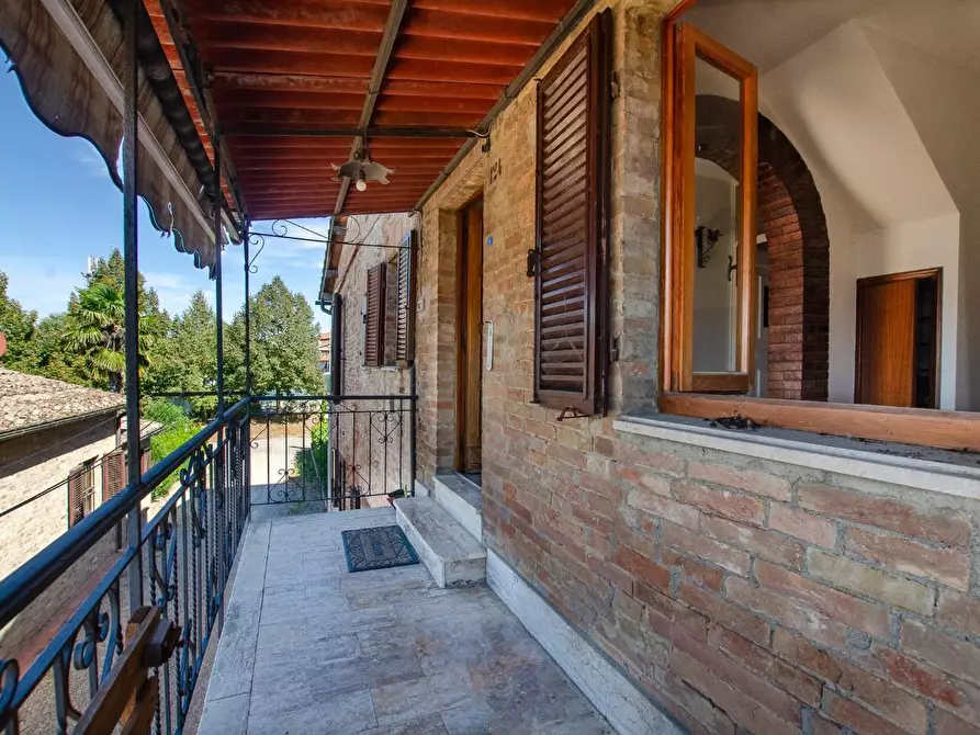 Immagine 4 di Appartamento in vendita  a Siena