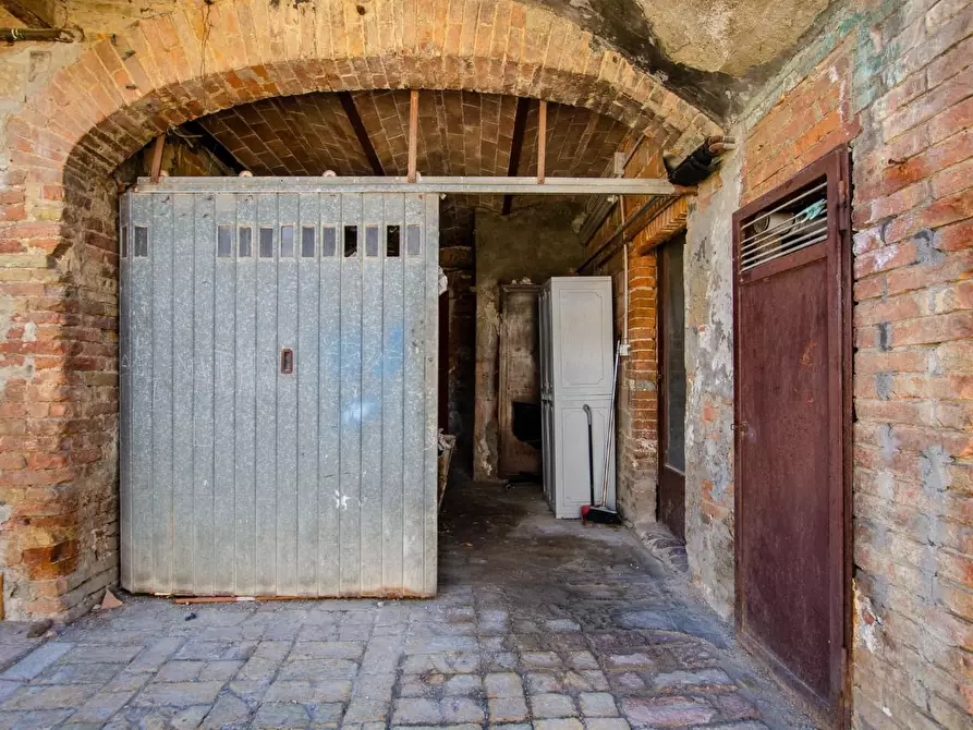 Immagine 28 di Appartamento in vendita  a Siena