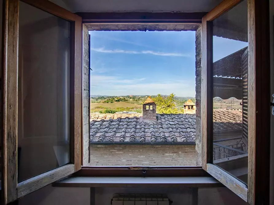 Immagine 11 di Appartamento in vendita  a Siena