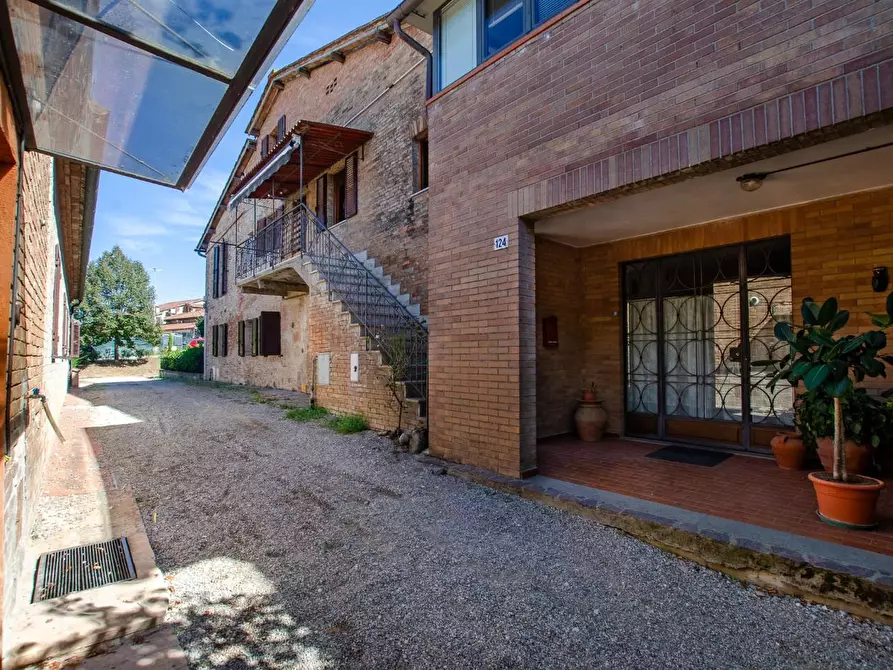 Immagine 32 di Appartamento in vendita  a Siena