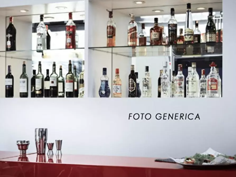 Immagine 2 di Locale commerciale in vendita  a Pontedera