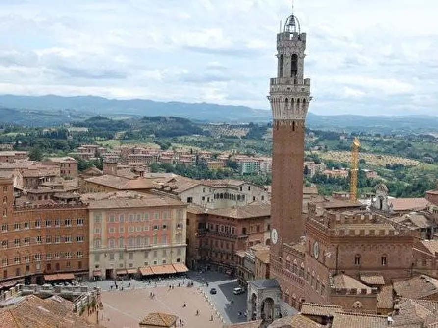 Immagine 1 di Appartamento in vendita  a Siena