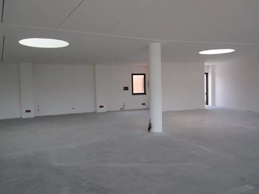 Immagine 2 di Ufficio in vendita  a San Giuliano Terme