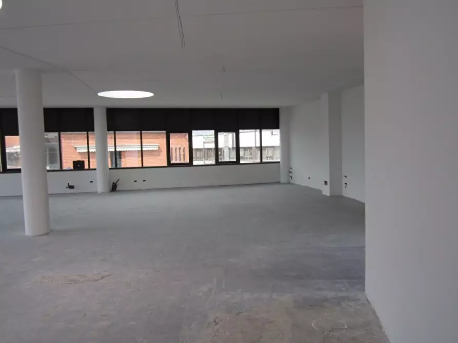 Immagine 4 di Ufficio in vendita  a San Giuliano Terme