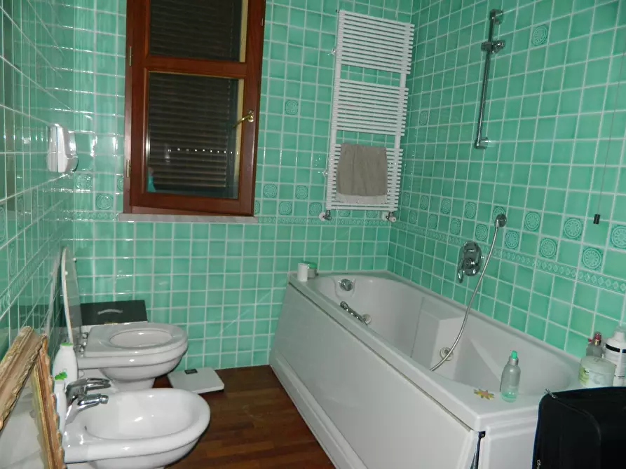 Immagine 11 di Casa semindipendente in vendita  a Castelnuovo Magra