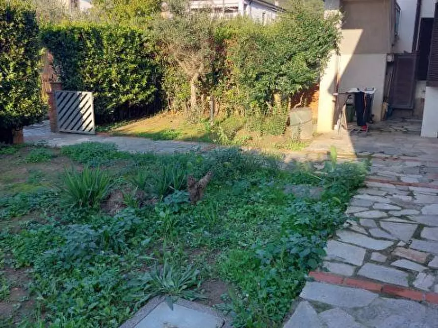 Immagine 18 di Casa semindipendente in vendita  a Castelnuovo Magra