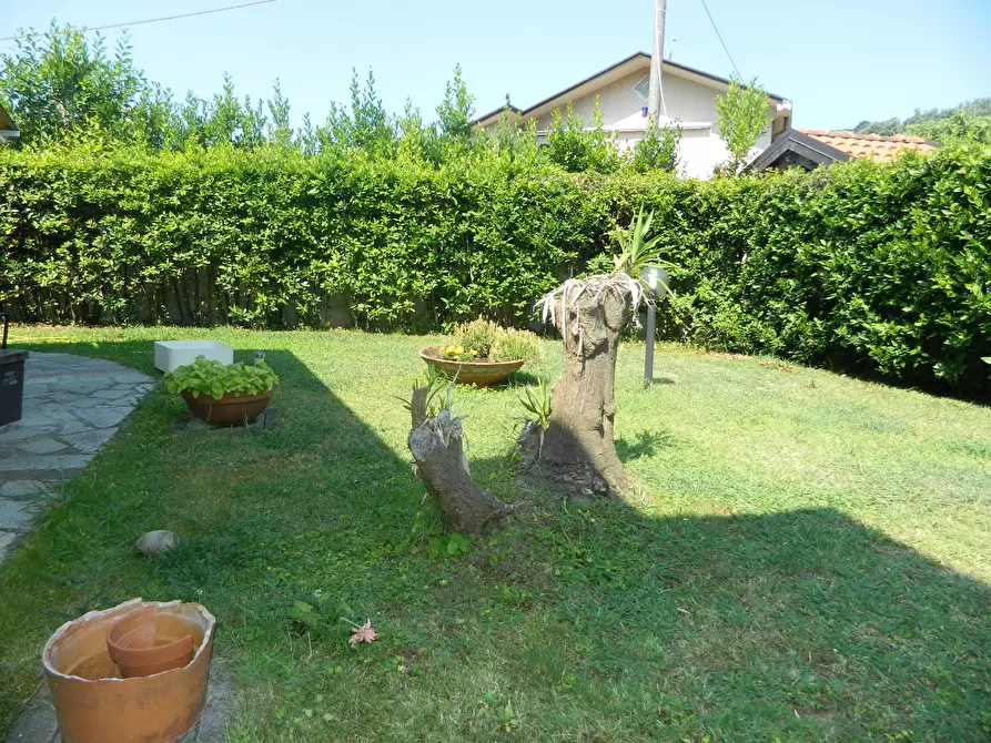 Immagine 13 di Casa semindipendente in vendita  a Castelnuovo Magra