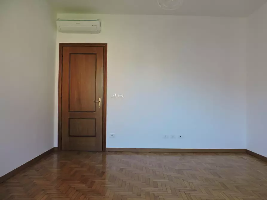 Immagine 31 di Appartamento in vendita  a Pisa